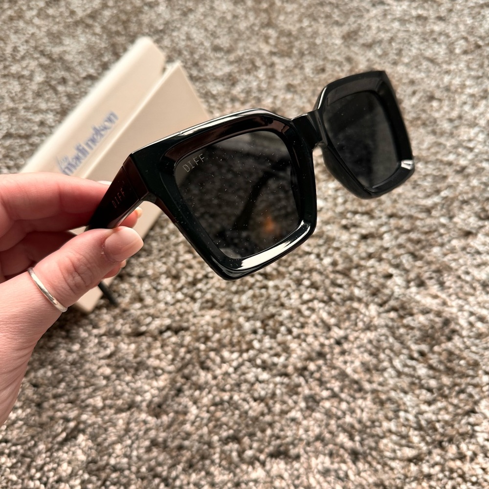 Diff Sunglasses - image 3